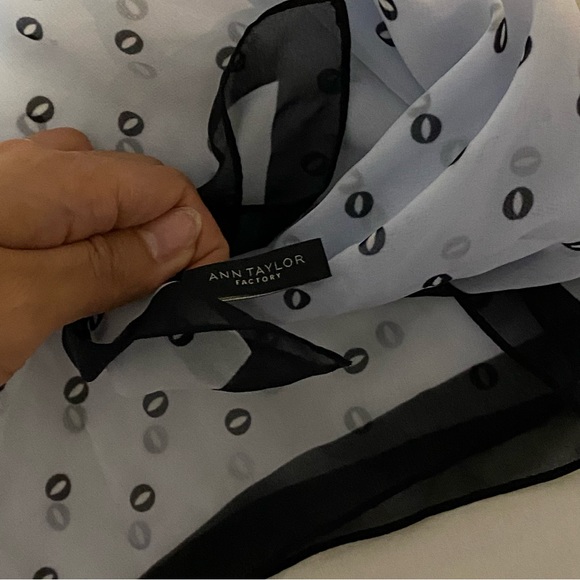 Ann Taylor handkerchief - Picture 2 of 3